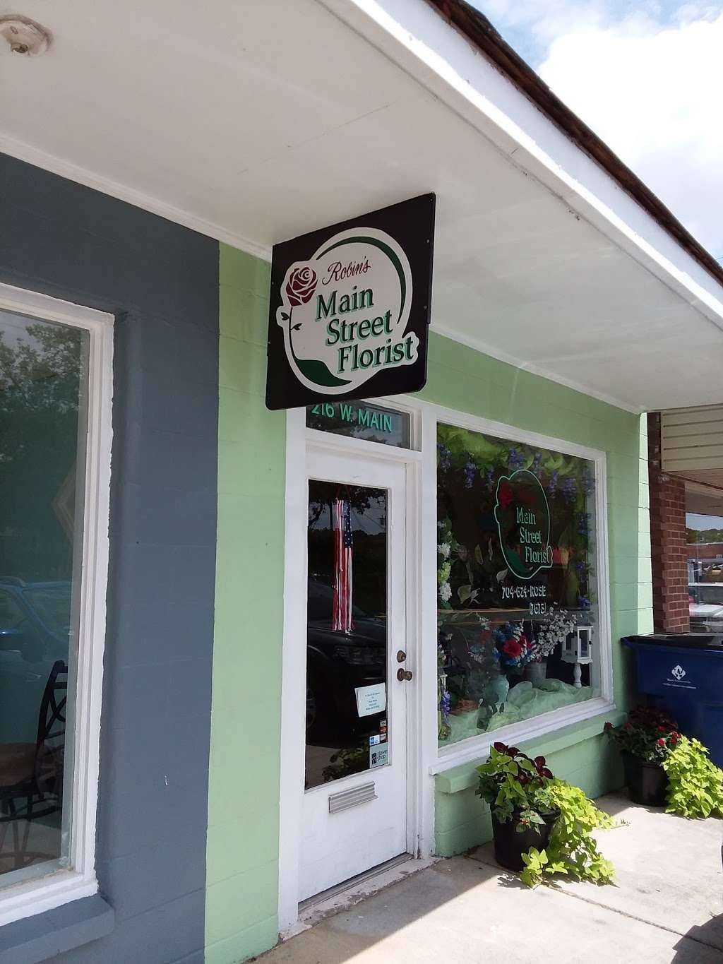 Robins Main Street Florist | 216 W Main St, Marshville, NC 28103, USA | Phone: (704) 624-7673