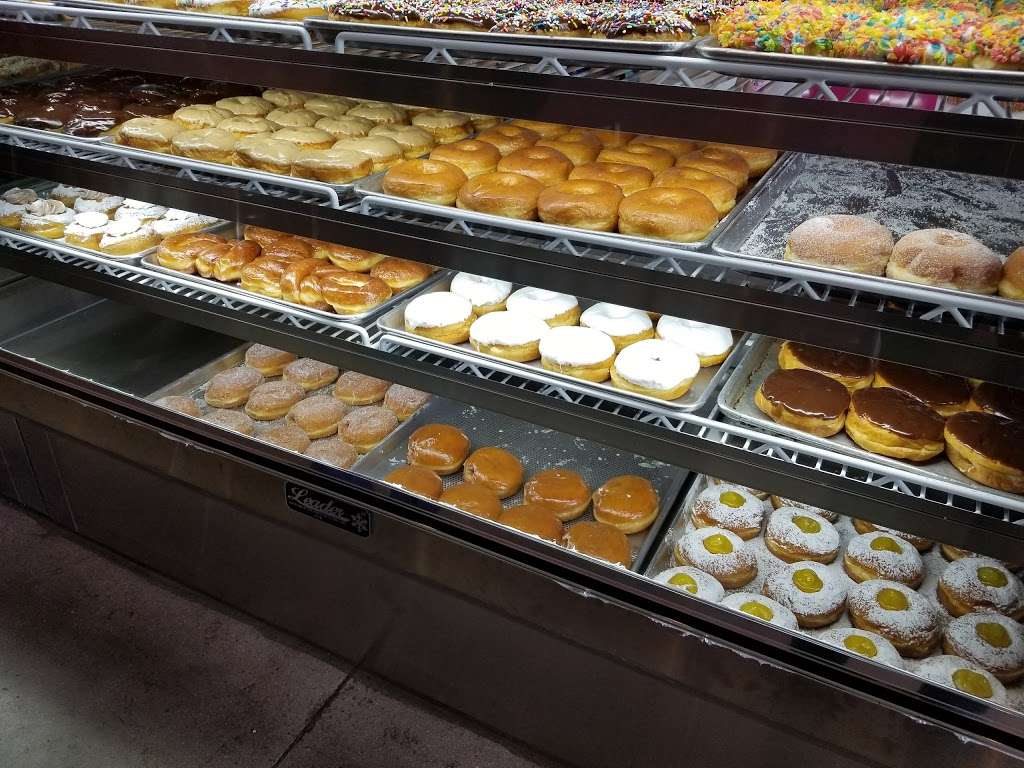 Donut Mania | 1930 Village Center Cir, Las Vegas, NV 89134, USA | Phone: (702) 538-7240