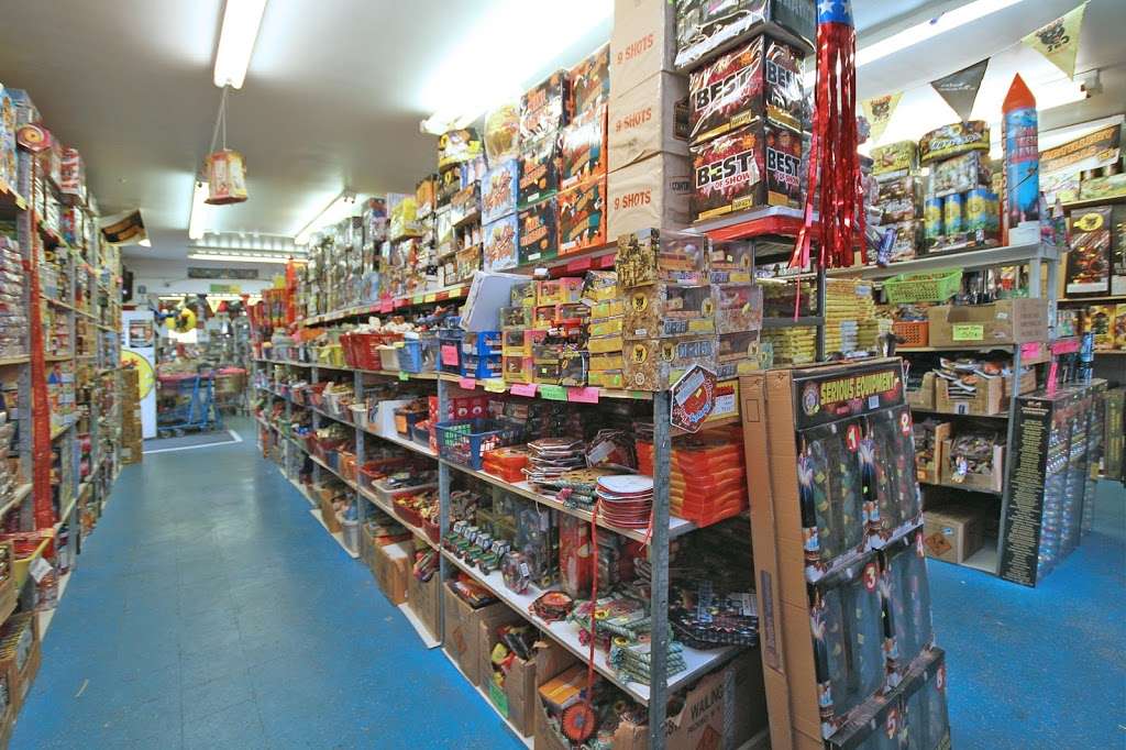 Dynamite Fireworks | 4218 Calumet Ave, Hammond, IN 46320 | Phone: (219) 937-4090