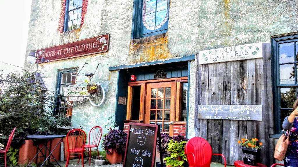 The Green Lace Lion | 42 S Main St, Allentown, NJ 08501, USA | Phone: (609) 575-4787
