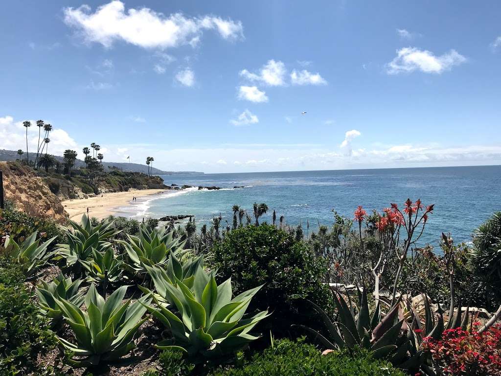 Flag Memorial | 400 Cliff Dr, Laguna Beach, CA 92651, USA