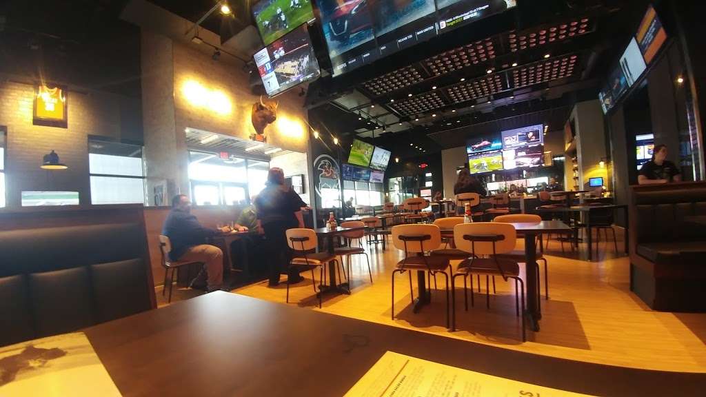 Buffalo Wild Wings | 21372 US-59 Suite 100, New Caney, TX 77357, USA | Phone: (866) 704-0777