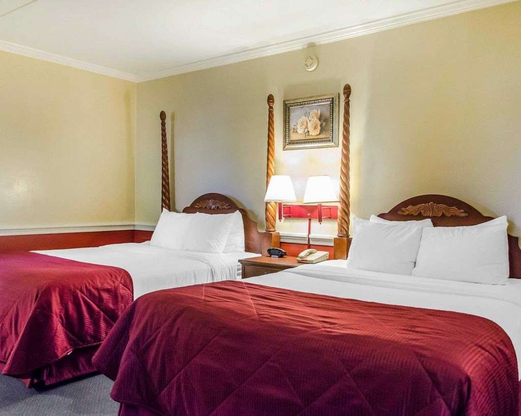 Clarion Inn Strasburg - Lancaster | 1400 Historic Dr, Strasburg, PA 17579, USA | Phone: (717) 687-7691