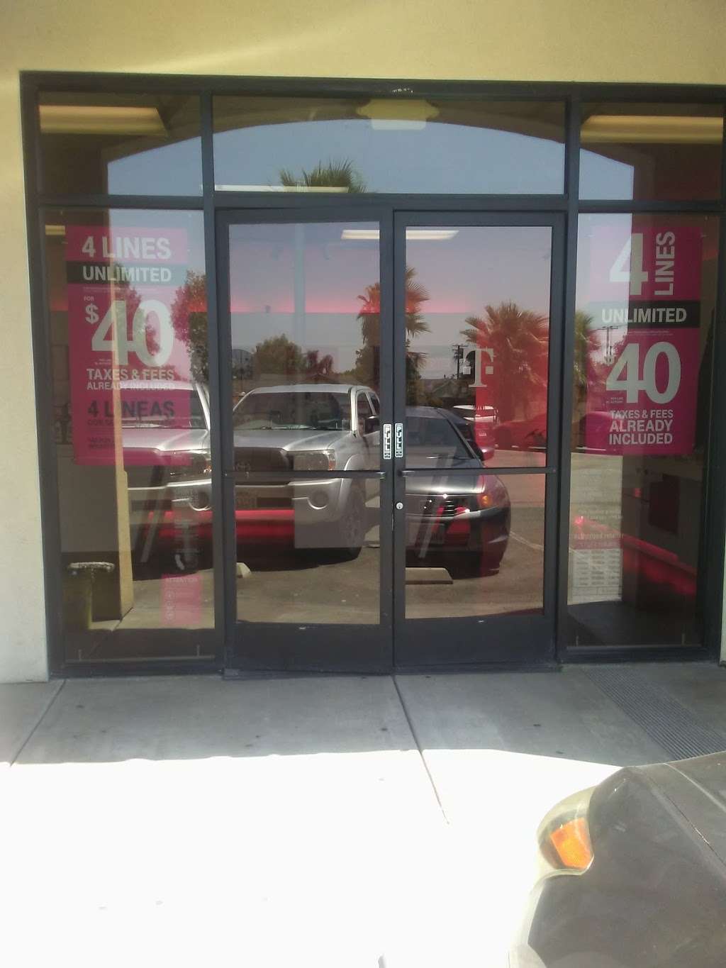 T-Mobile | 658 Bloomington Ave, Rialto, CA 92376 | Phone: (909) 562-4174