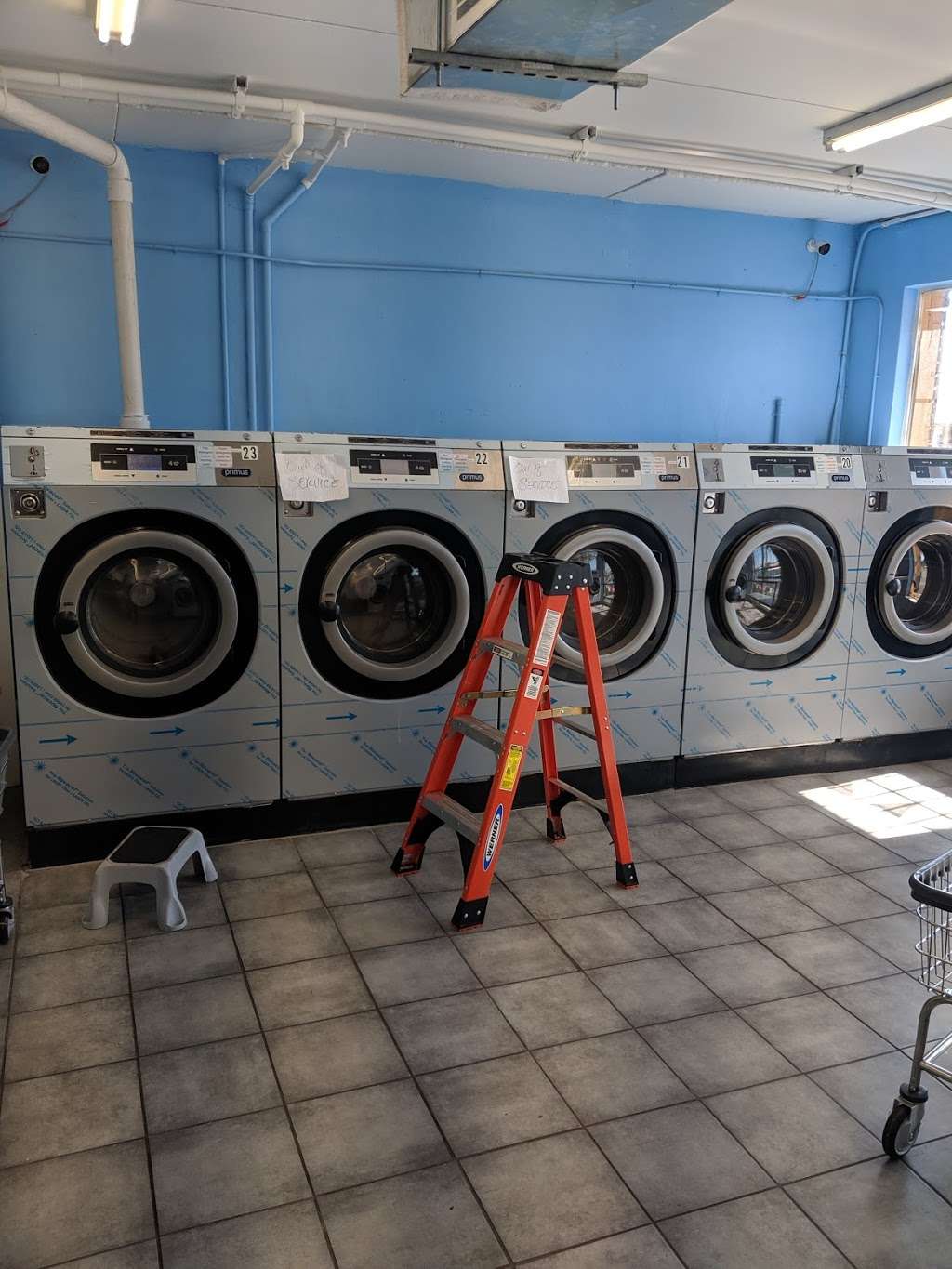 Glades Laundromat | 624 NW 16th St, Belle Glade, FL 33430, United States | Phone: (561) 983-8091