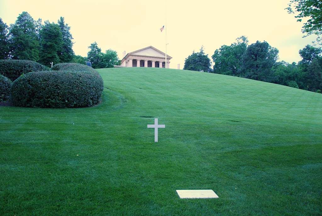 Robert F. Kennedy Gravesite | Sheridan Dr, Arlington, VA 22204, USA | Phone: (877) 907-8585