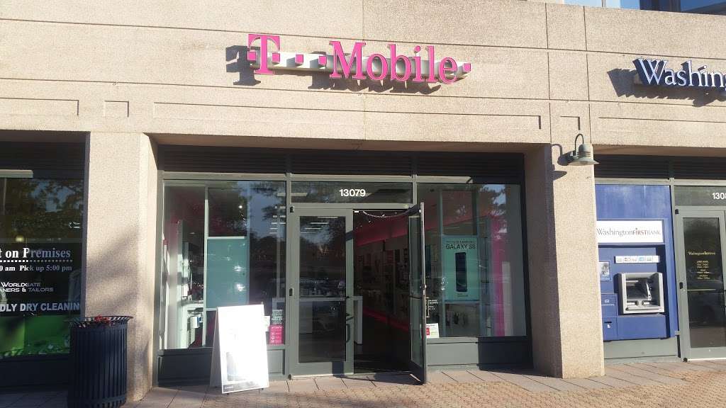 T-Mobile | 13079 Worldgate Dr, Herndon, VA 20170 | Phone: (571) 418-0575