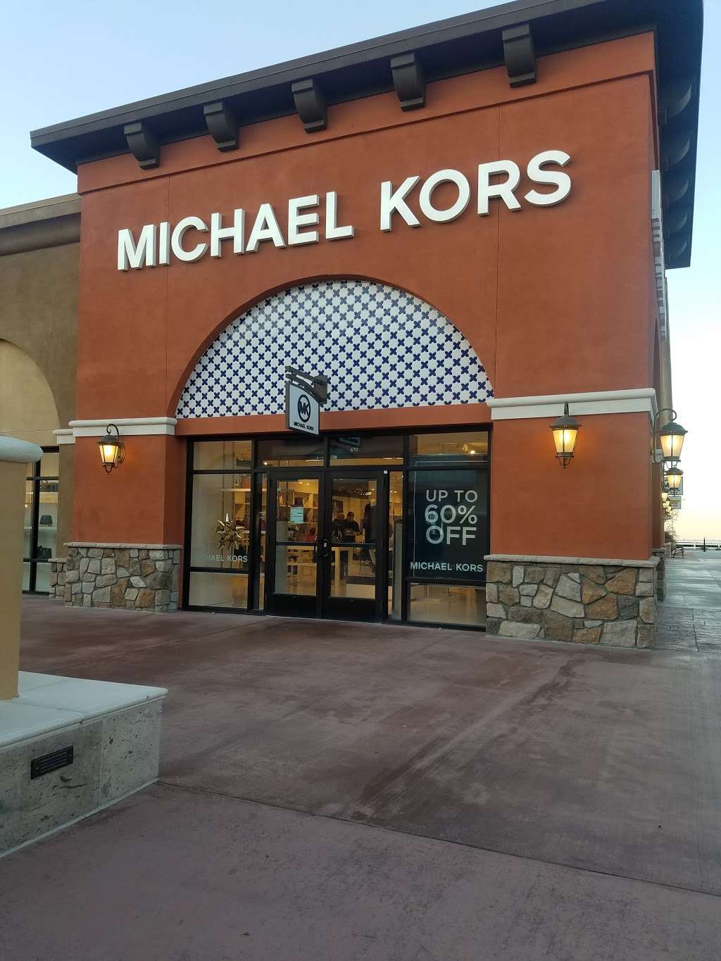 Michael Kors Outlet | 5701 Outlets at Tejon Pkwy #670, Arvin, CA 93203, USA | Phone: (661) 606-6007