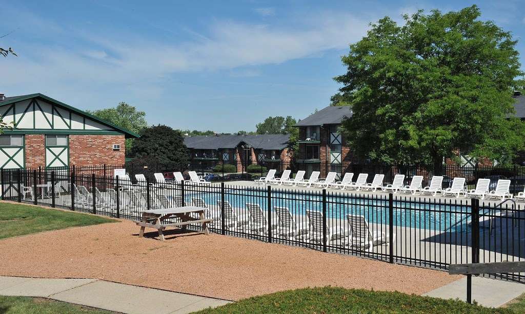 Piccadilly Apartments | 10137 W Cold Spring Rd, Greenfield, WI 53228, USA | Phone: (414) 939-0432