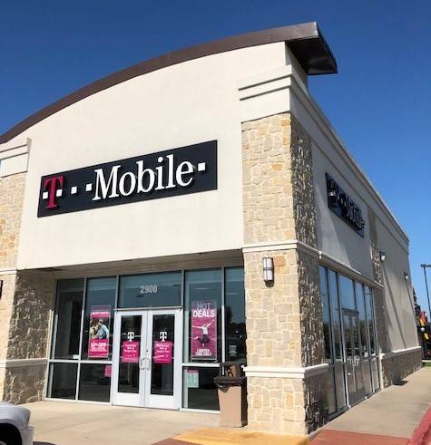 T-Mobile | 2900 E Berry St, Fort Worth, TX 76105, USA | Phone: (817) 531-2184