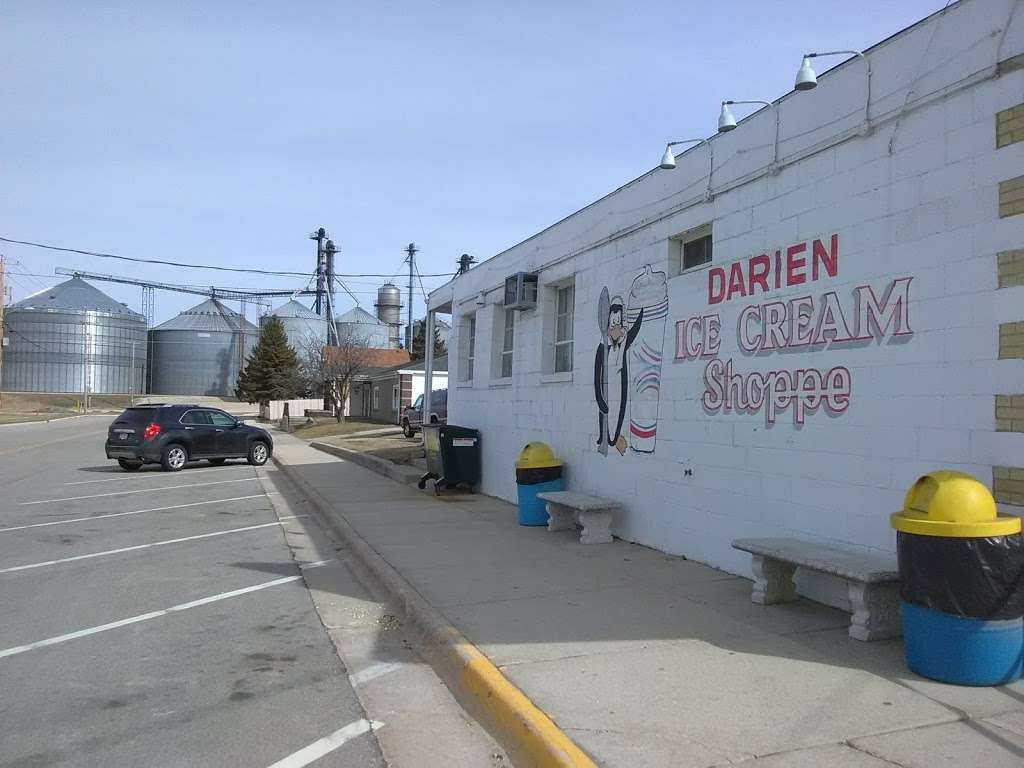 Darien Ice Cream Shoppe | 30 W Beloit St, Darien, WI 53114, USA | Phone: (262) 882-5060