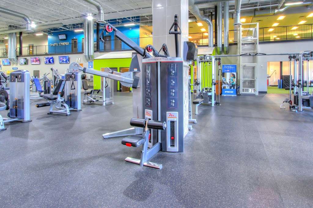 Onelife Fitness - Alexandria Gym | 305 Hooffs Run Dr, Alexandria, VA 22314 | Phone: (571) 317-1600