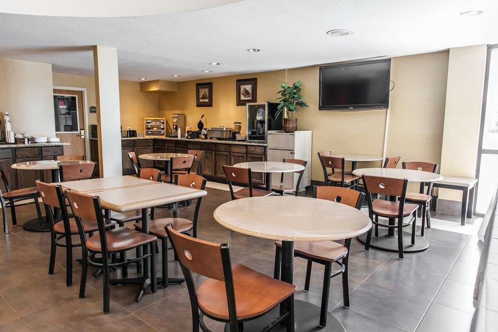 Econo Lodge Inn & Suites | 4320 IN-26, Lafayette, IN 47905, USA | Phone: (765) 447-4142