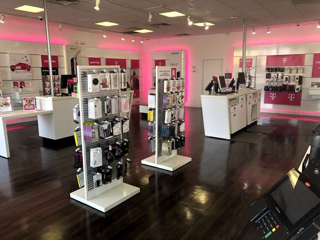 T-Mobile | 5757 W Belmont Ave, Chicago, IL 60634, USA | Phone: (773) 993-0572