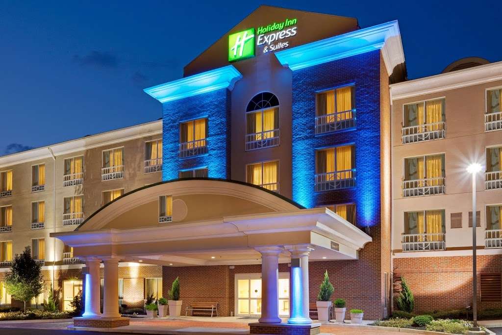 Holiday Inn Express & Suites Bethlehem | 2201 Cherry Ln, Bethlehem, PA 18015, USA | Phone: (610) 838-6110