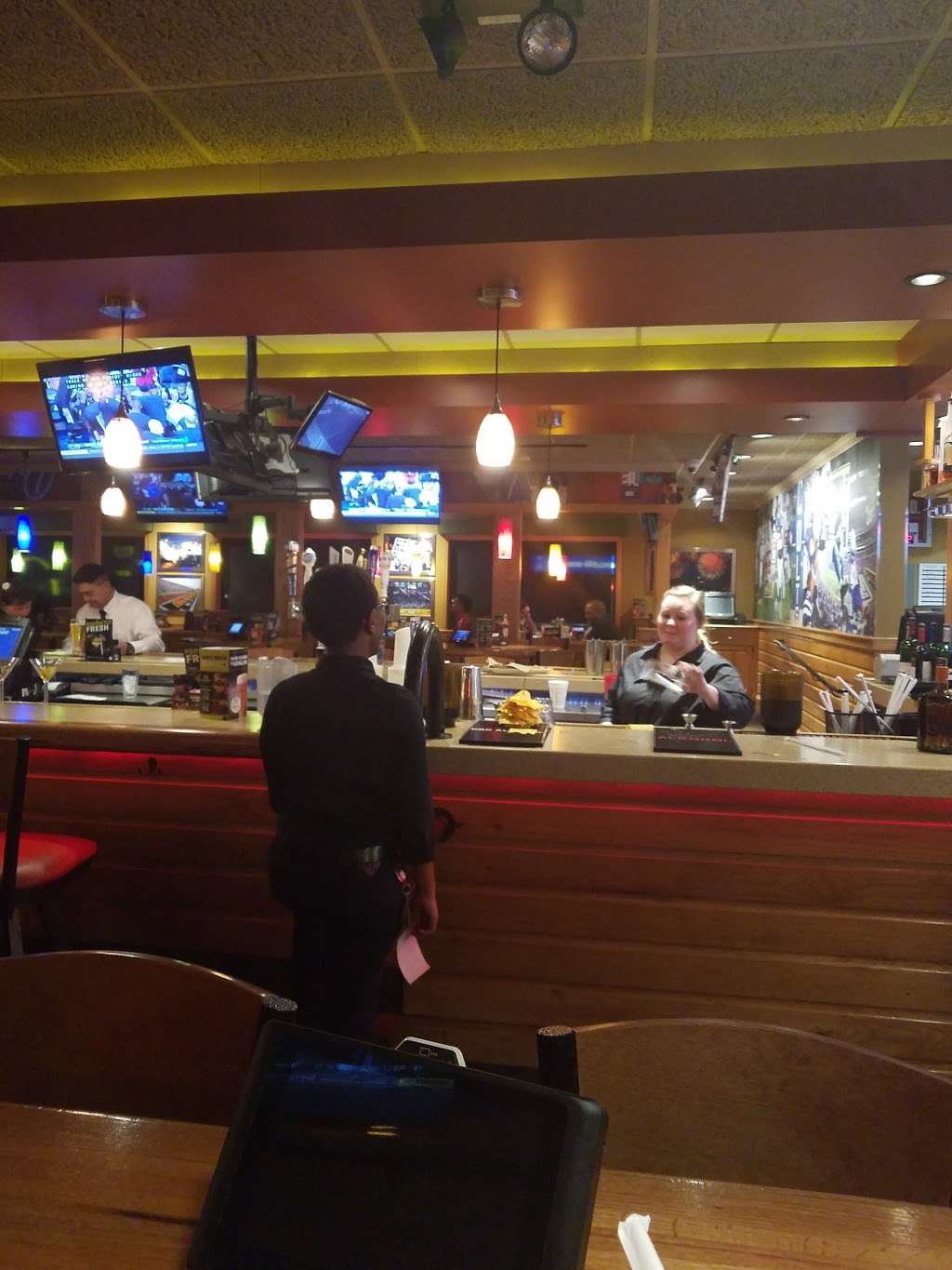 Applebees Grill + Bar | 6110 E 82nd St, Indianapolis, IN 46250, USA | Phone: (317) 577-8250