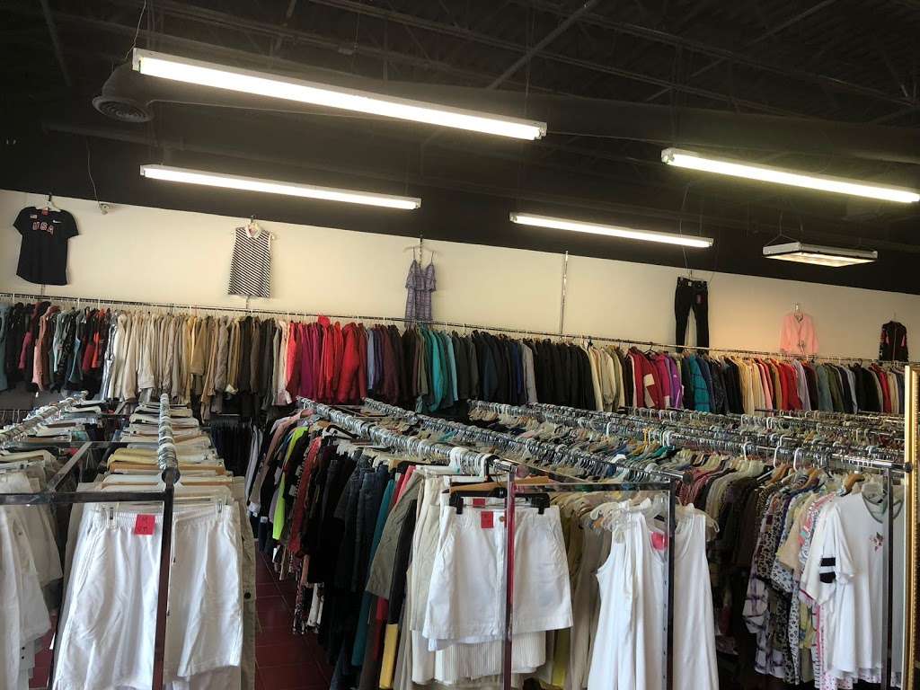 Unique Thrift Store | 2350 E 52nd St, Indianapolis, IN 46205, USA | Phone: (317) 252-4916