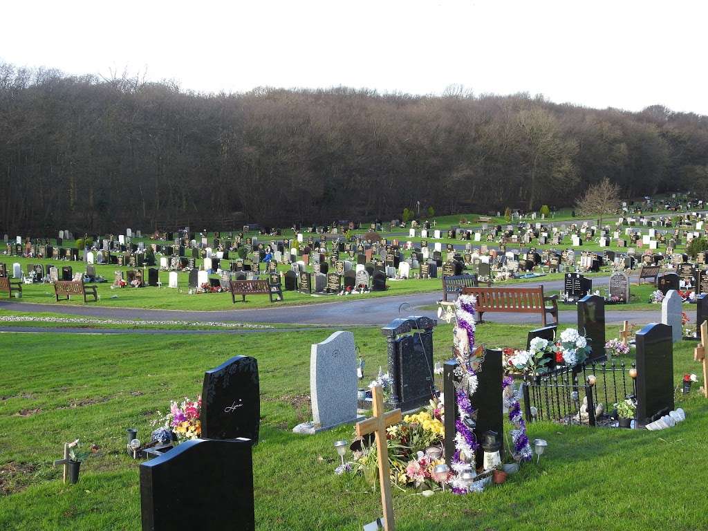 Parndon Wood Cemetery and Crematorium | Parndon Wood Rd, Harlow CM19 4SF, UK | Phone: 01279 620620