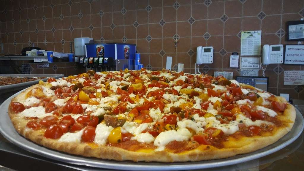 Mona Lisa Pizzeria | 839 Annadale Rd, Staten Island, NY 10312, USA | Phone: (718) 967-1000