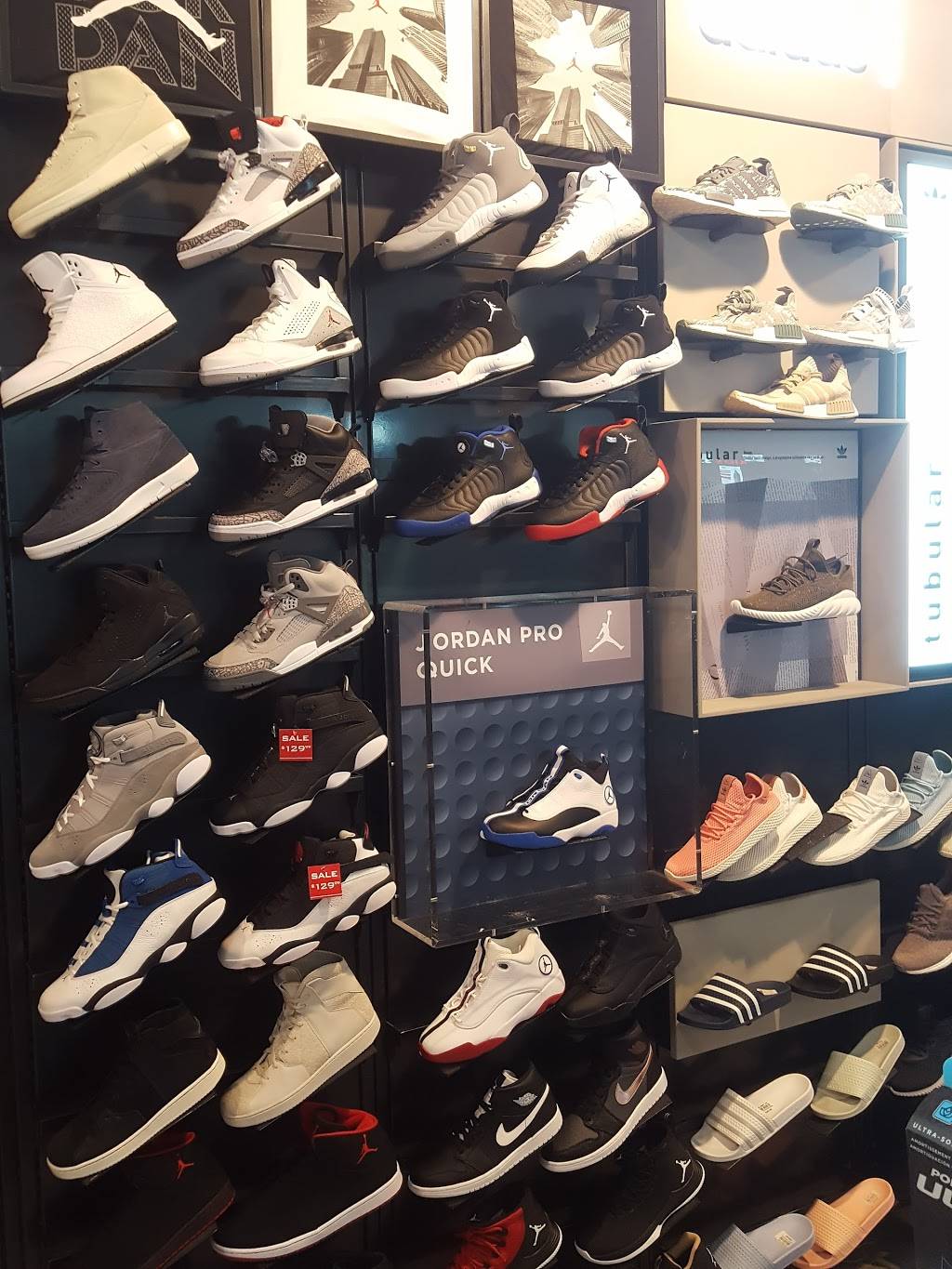 Foot Locker | 226 E Fordham Rd, The Bronx, NY 10458 | Phone: (718) 220-2479