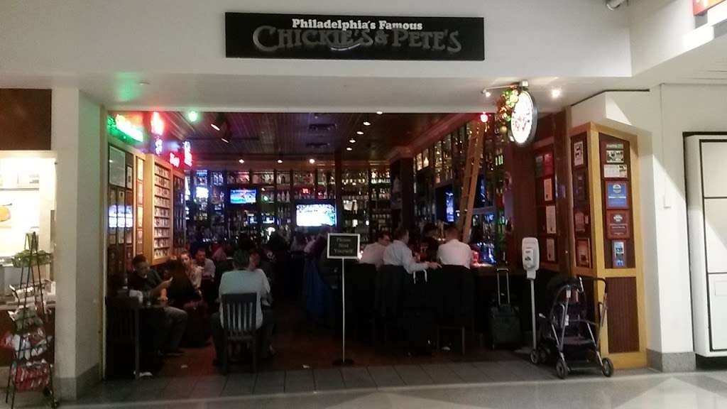 Chickies & Petes | Airport Terminal E, 8500 Essington Ave, Philadelphia, PA 19153 | Phone: (215) 492-0569