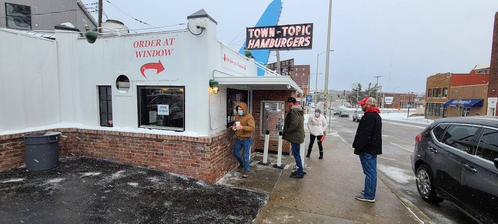 Town Topic Hamburgers Broadway | 2021 Broadway Blvd, Kansas City, MO 64108, USA | Phone: (816) 842-2298