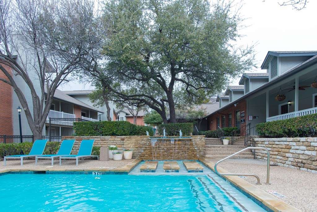 Vistas at Hackberry Creek | 2527 W Royal Ln, Irving, TX 75063, USA | Phone: (972) 556-0580