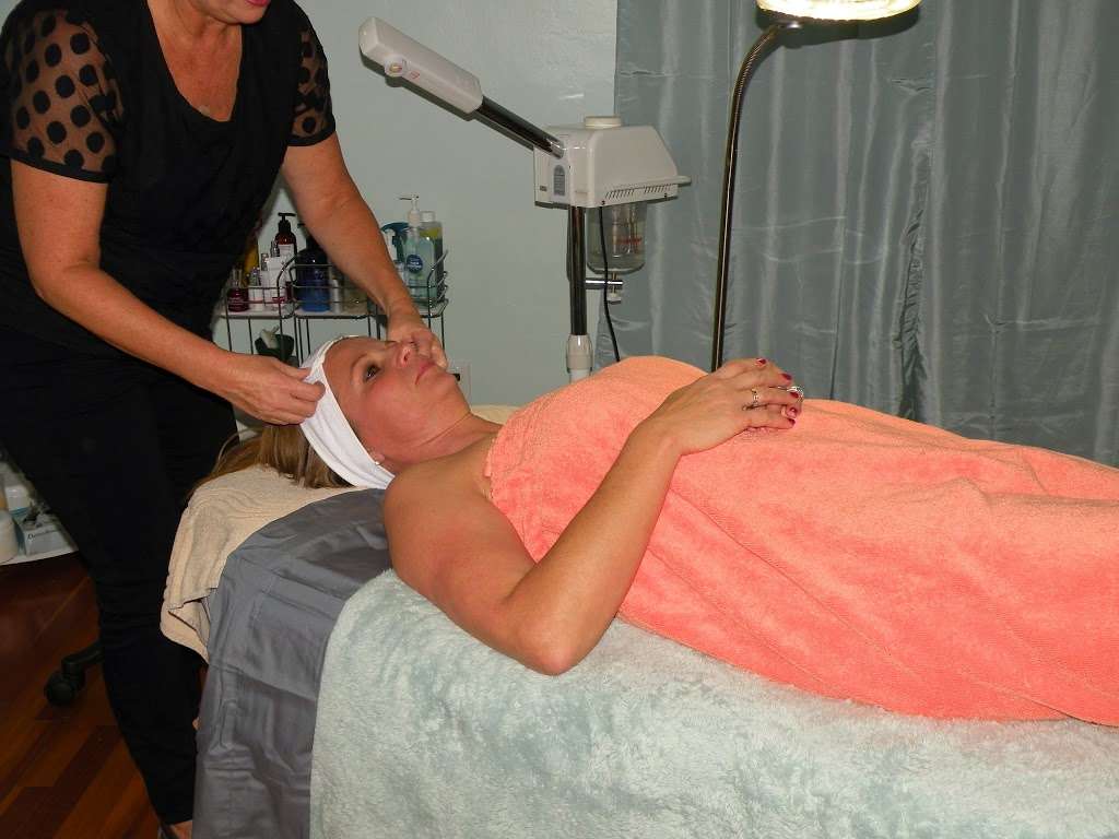 Village Skin Studio | 311 Hudson St, Cornwall-On-Hudson, NY 12520, USA | Phone: (845) 661-1932