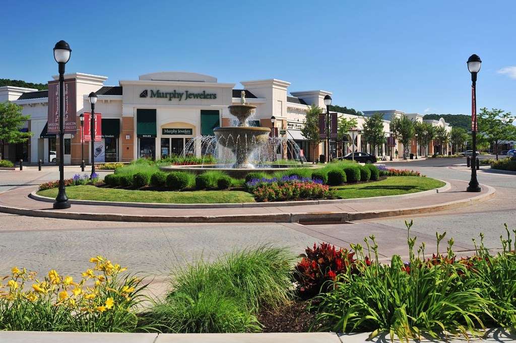 The Promenade Shops at Saucon Valley | 2845 Center Valley Pkwy, Center Valley, PA 18034, USA | Phone: (610) 791-9707