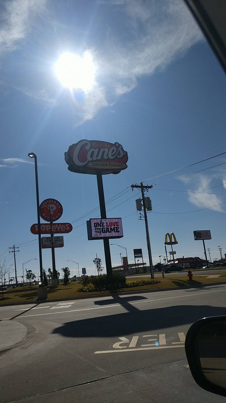 Raising Canes Chicken Fingers | 1127 Garth Brooks Blvd, Yukon, OK 73099, USA | Phone: (405) 350-3130