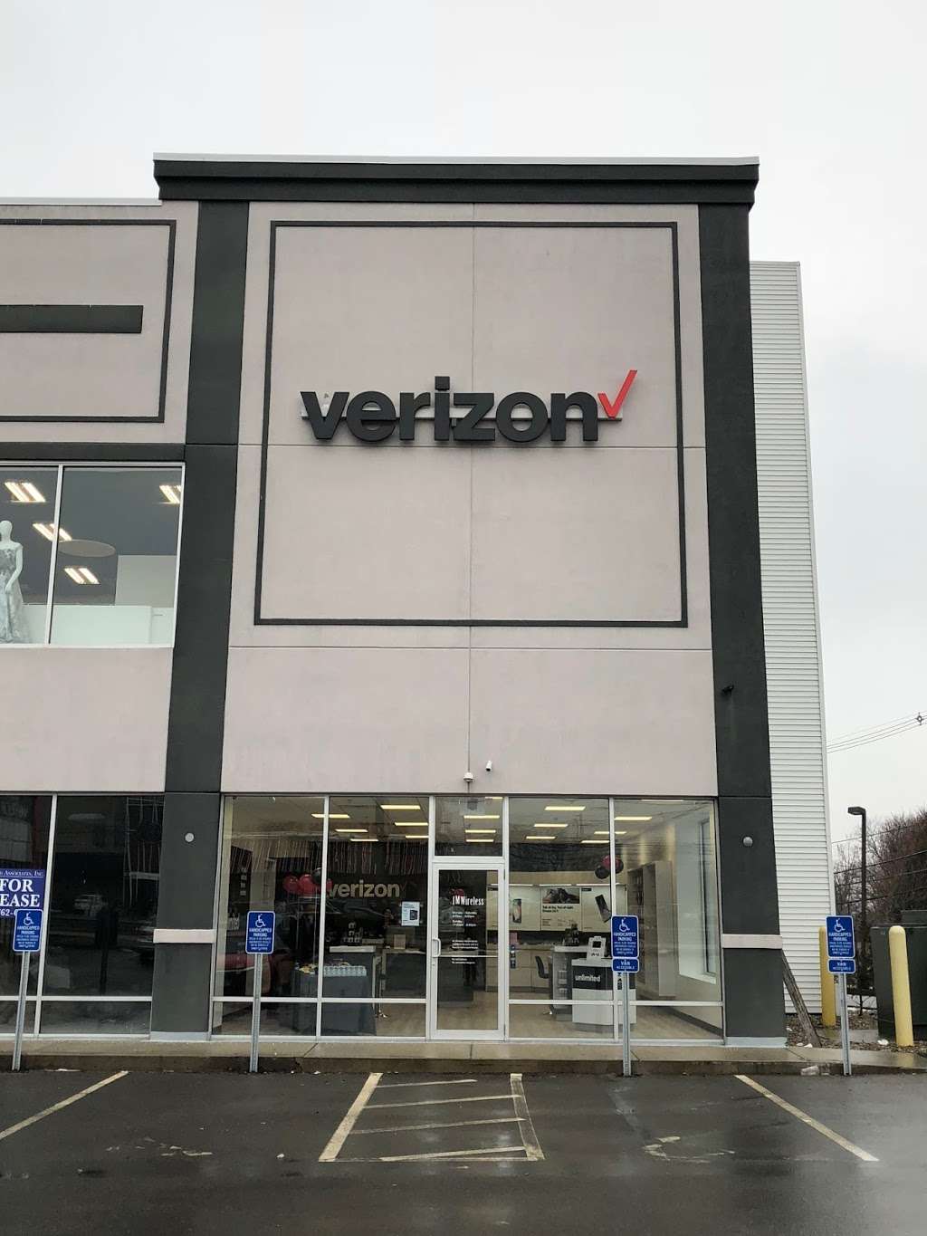 Verizon Authorized Retailer - IM Wireless | 130 Newbury St, Peabody, MA 01960, USA | Phone: (978) 871-2168