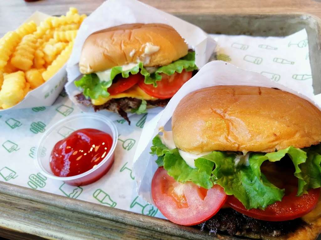 Shake Shack | 2655 Richmond Ave, Staten Island, NY 10314, USA | Phone: (929) 529-0513