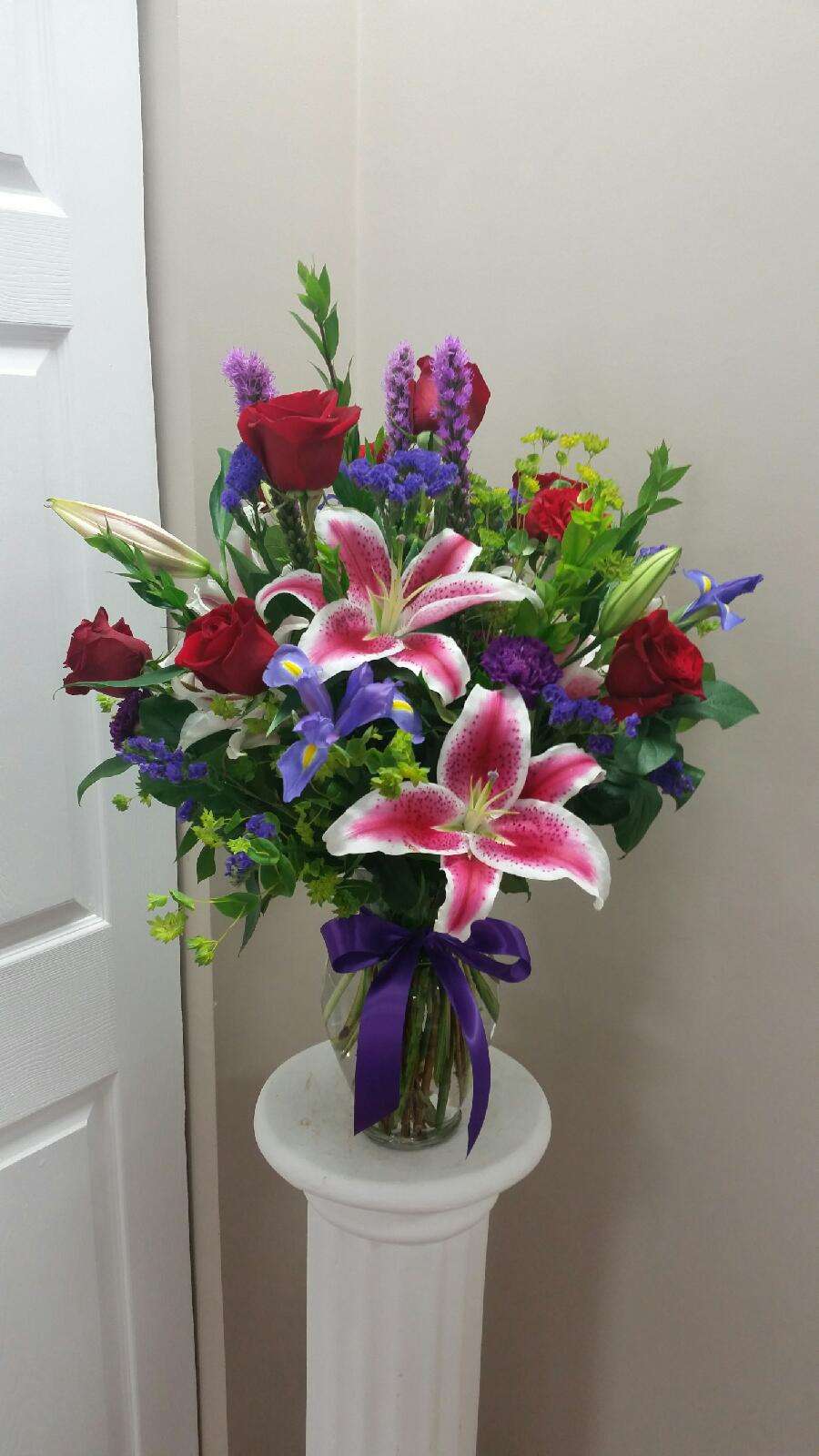 Lake Forest Donnas Custom Flowers | 1161 N Edgewood Rd, Lake Forest, IL 60045, USA | Phone: (847) 892-6442