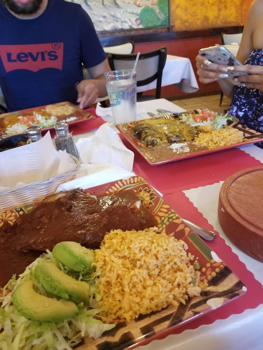 Los Compadres | 725 Milwaukee Ave, Burlington, WI 53105, USA | Phone: (262) 763-6018