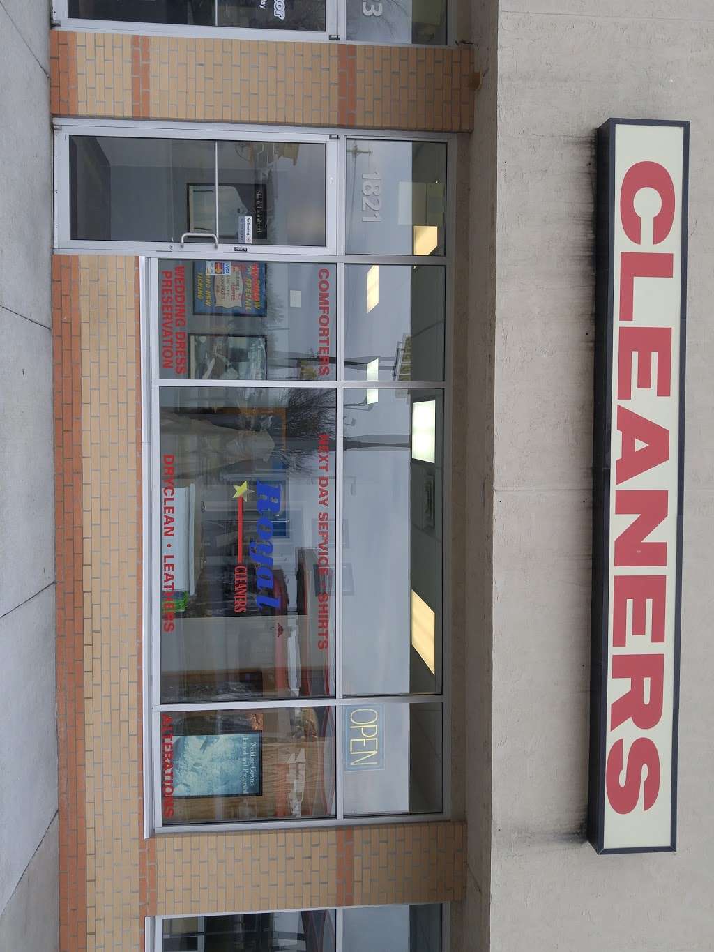 Royal Cleaners | 1821 E Santa Fe St, Gardner, KS 66030, USA | Phone: (913) 884-8421