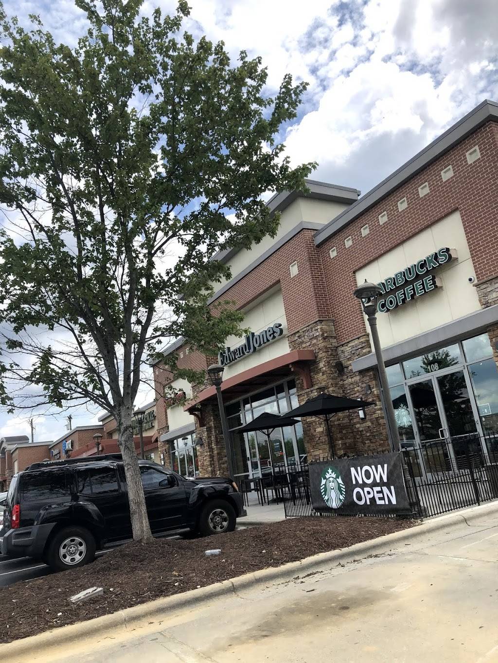 Starbucks | 3711 Elmsley Street #108, Greensboro, NC 27406 | Phone: (336) 273-4531