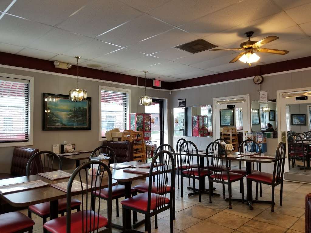 Gus Family Restaurant | 605 S Main St, Lancaster, SC 29720, USA | Phone: (803) 285-1552