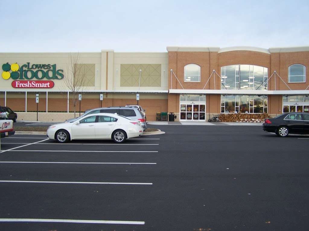 Lowes Foods | 125 Center Square Dr, Mooresville, NC 28117, USA | Phone: (704) 660-9594