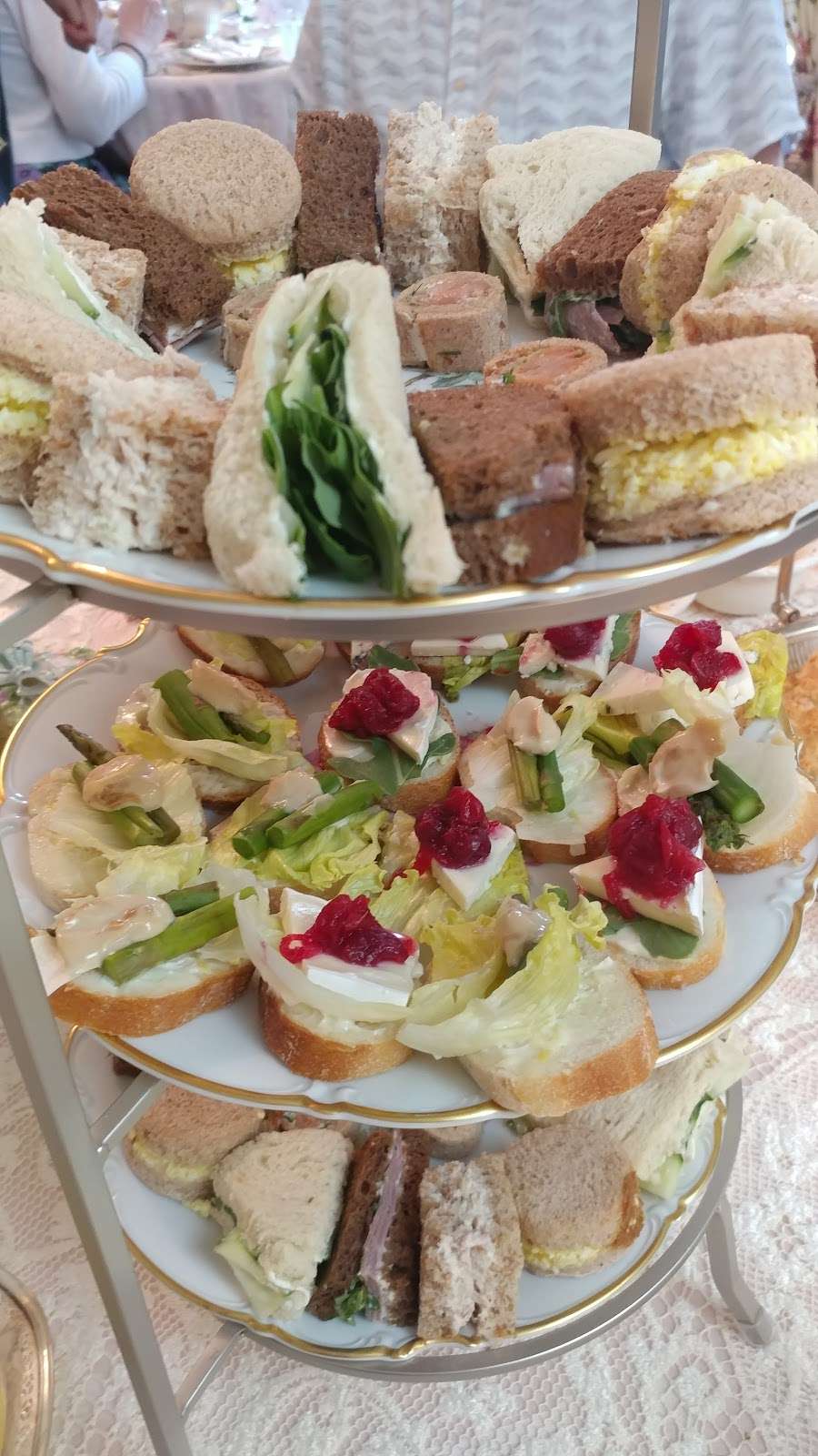 High Tea With Gerri | 144 Old McHenry Rd, Long Grove, IL 60047, USA | Phone: (847) 948-1724