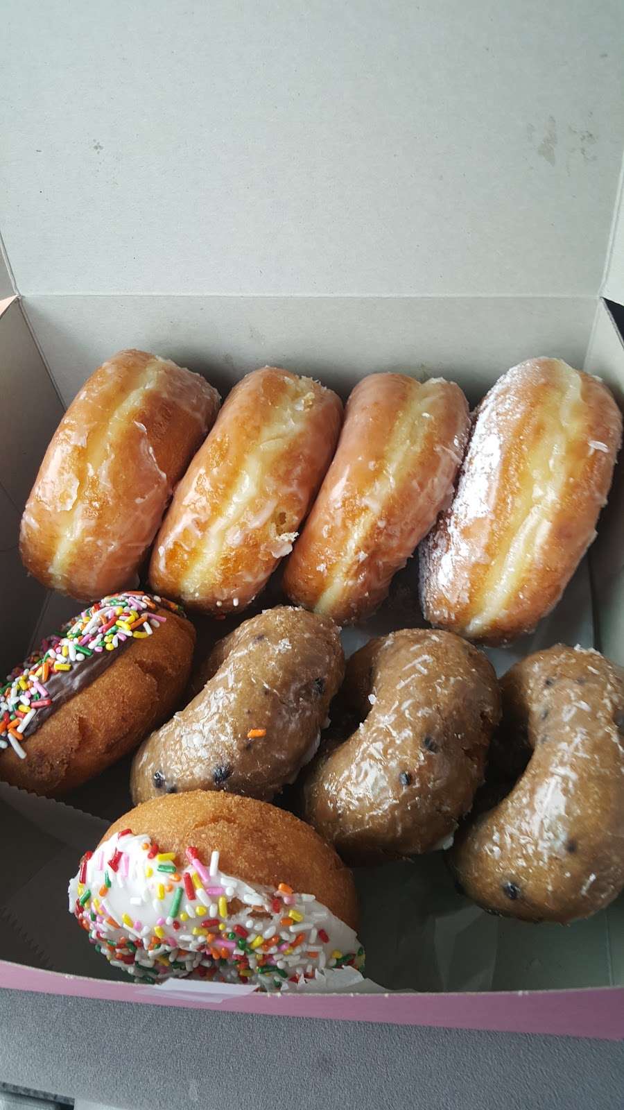 Cherris Donuts | 10017 Orr and Day Rd, Santa Fe Springs, CA 90670, USA | Phone: (562) 929-1184