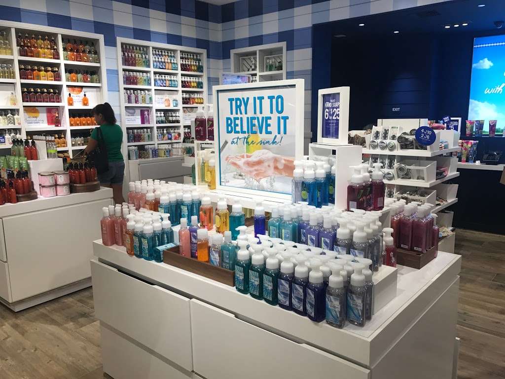 Bath & Body Works | 14679 W 119th St, Olathe, KS 66062 | Phone: (913) 489-3265