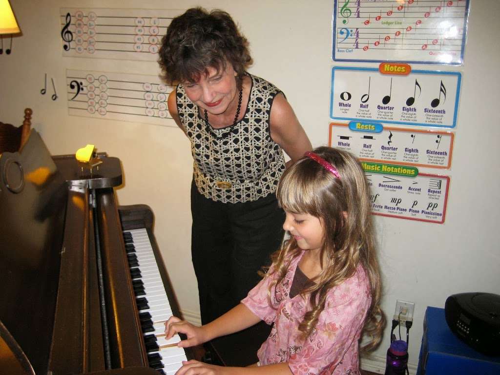 Debbies Piano Lessons | 860 Balboa Dr, Arcadia, CA 91007 | Phone: (626) 447-0922