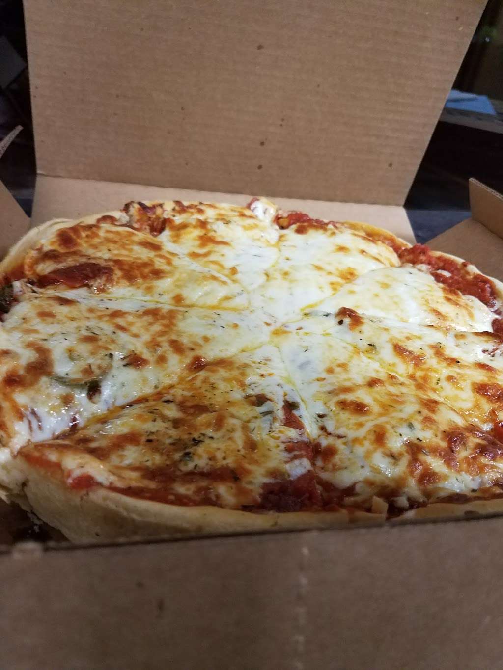 Rosatis Pizza | 705 E Roosevelt Rd, Lombard, IL 60148 | Phone: (630) 620-1700