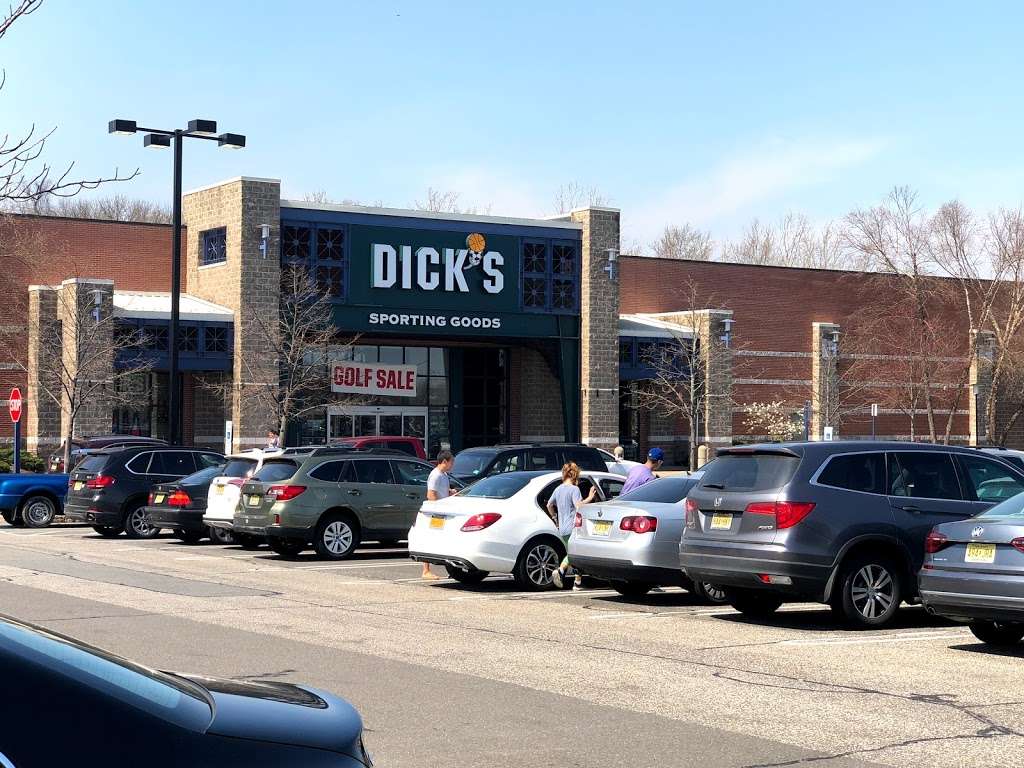 DICK'S Sporting Goods 530 Nassau Park Blvd, Princeton, NJ 08540, USA