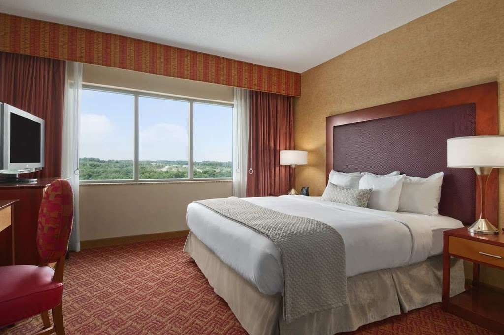 Embassy Suites by Hilton Charlotte Concord Golf Resort & Spa | 5400 John Q. Hammons Dr NW, Concord, NC 28027, USA | Phone: (704) 455-8200