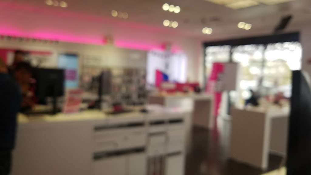 T-Mobile | 10961 North Fwy Ste 100, Houston, TX 77037 | Phone: (281) 272-1500