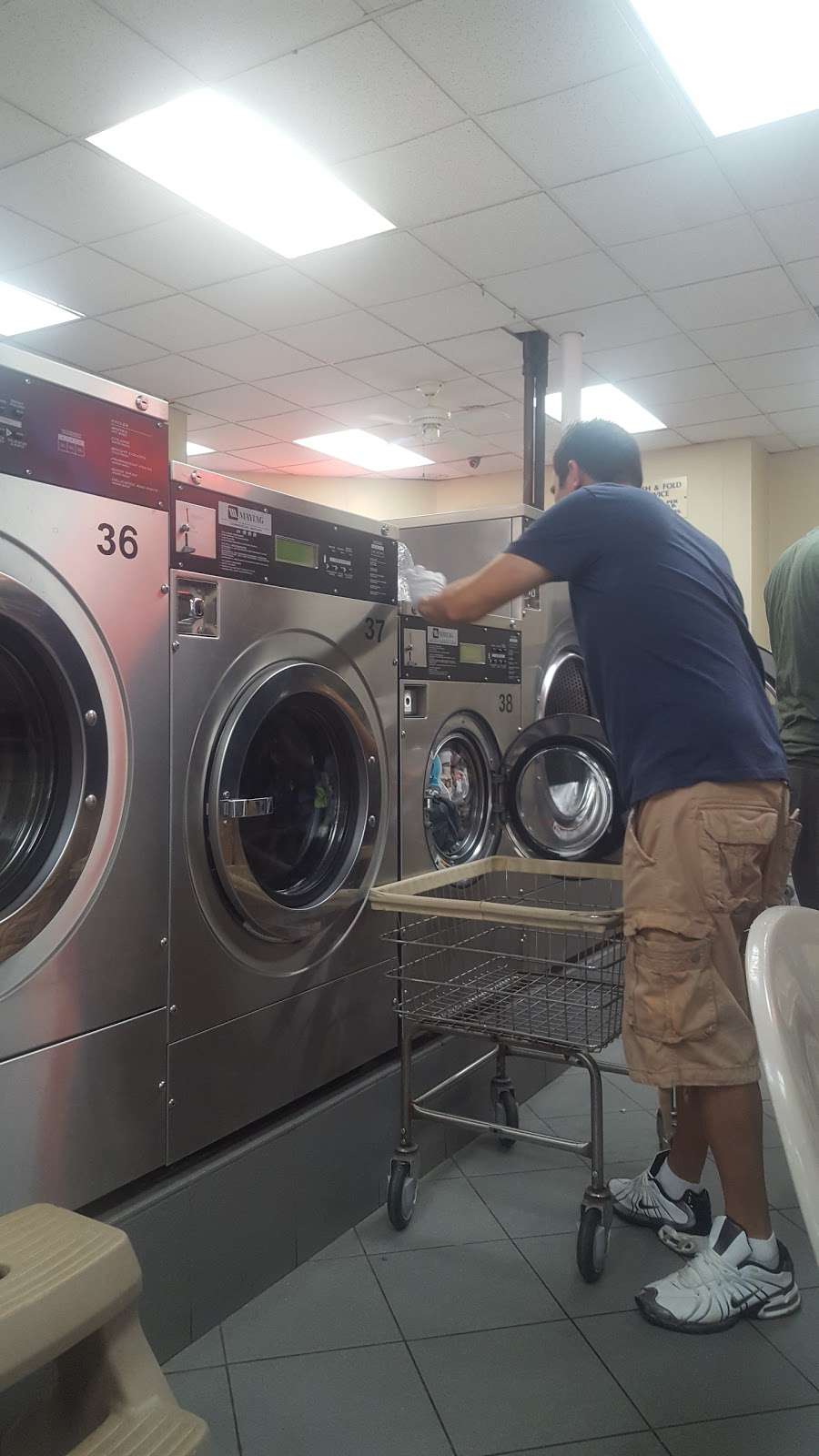 Second Avenue Laundromat | 201 Second Ave #1, Brentwood, NY 11717, USA | Phone: (631) 231-3855