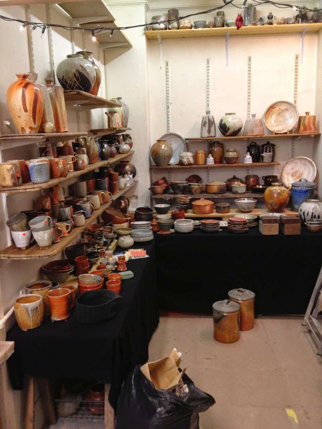 Maze Hill Pottery | The Old Ticket Office, Woodlands Park Rd, London SE10 9XE, UK | Phone: 020 8293 0048