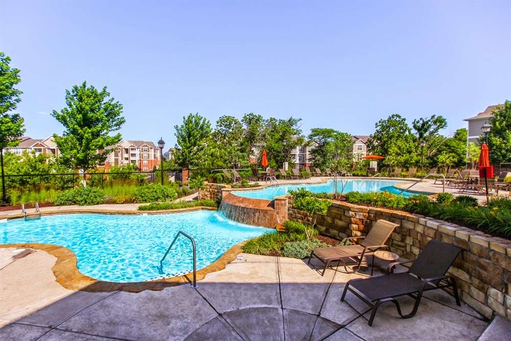 Clear Creek Apartments | 13590 Earnshaw St, Overland Park, KS 66221 | Phone: (913) 800-8944