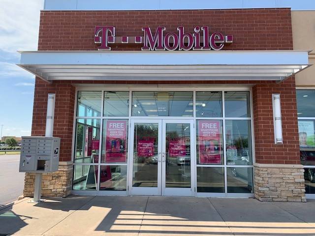 T-Mobile | 6319 82nd St #100, Lubbock, TX 79424, USA | Phone: (806) 698-1355